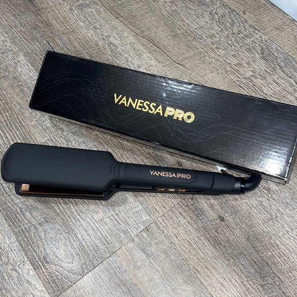 VANESSA PRO Flat Iron Hair Straightener, 100% Pure Titanium Flat Iron. NIB 2in - Picture 1 of 6